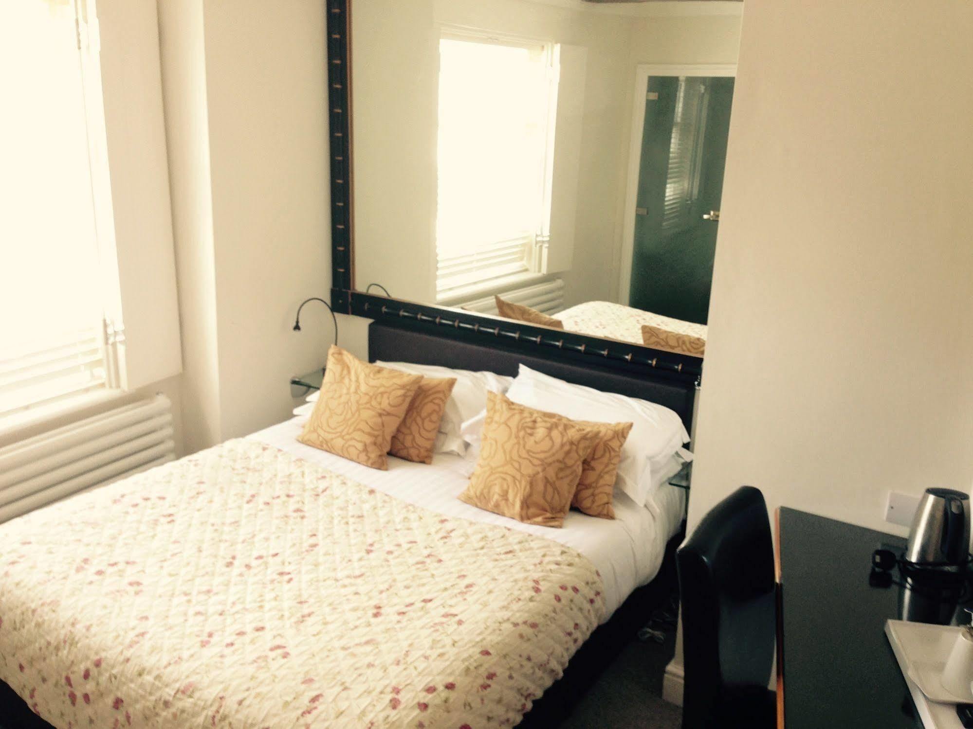 The Bell Hotel Έπινγκ Εξωτερικό φωτογραφία