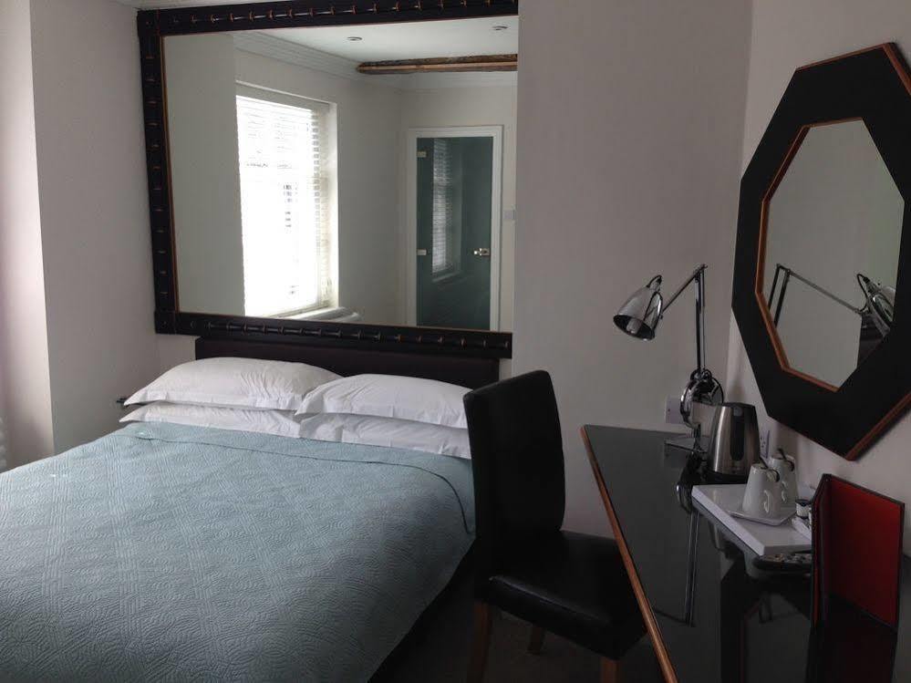 The Bell Hotel Έπινγκ Εξωτερικό φωτογραφία